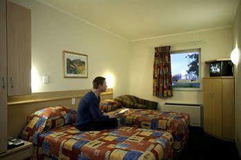 Road International Airport Hotel